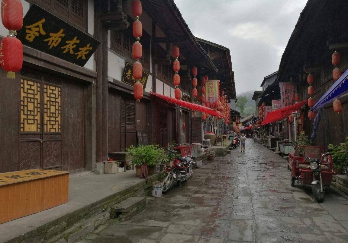 逃离荒废的戏院